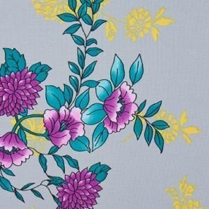 Tejido Flamenco Natasha Flores Moradas y Fondo Gris